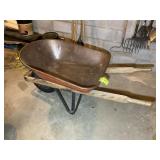 LARGE WOOD HANDLE SINGLE WHEEL WHEELBARROW