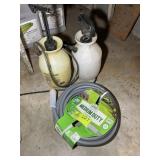 GROUP INCLUDING TWO PUMP SPRAYERS AND MEDIUM DUTY