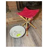 ENAMEL PAN 12 IN DIAMETER AND FOLDING CAMPING STOO