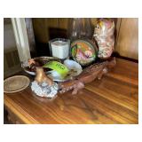 GROUP OF DECORATIVE ITEMS, CANDLE, WOODEN ALLIGATO