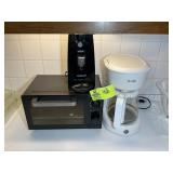 GROUP OF KITCHEN APPLIANCES, COFFEE MAKER, TOASTER