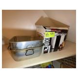 LARGE ROASTING PAN AND 16 AT STOCK POT