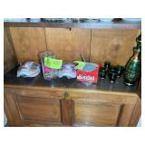 SHELF WITH ASSORTED DECORATIVE CLAY MASKS, DECANTE