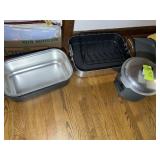 GROUP OF ROASTING PANS AND STOCK POT