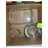 GROUP OF GLASS BAKING DISHES AND MIXING BOWL