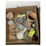 GROUP OF DECORATIVE ITEMS, SPOON REST, PICTURES, E