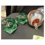 GROUP OF CLEAR DECORATIVE SERVING PIECES, NUT BOWL