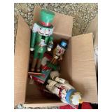 LARGE GROUP OF CHRISTMAS Dï¿½COR, ORNAMENTS, WREATHS
