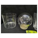 GROUP OF DECORATIVE CLEAR GLASS VASES/BOWL