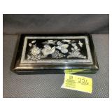 ORIENTAL THEMED CIGARETTE BOX WITH BRASS ASHTRAY