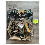 GROUP OF DECORATIVE ITEMS, WALL HANGINGS, LIGHTS,