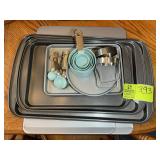 GROUP INCLUDING MISC BAKING SHEETS/PANS, MEASURING