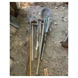 GROUP OF YARD TOOLS, SHOVELS, RAKE, SLEDGE HAMMER