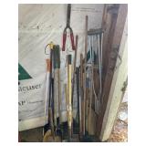 GROUP OF YARD TOOLS, SHOVELS, POST HOLE DIGGER, SC