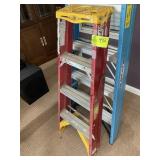 WERNER 4 FT FIBERGLASS STEP LADDER