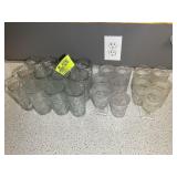 GROUP OF GLASS DRINKING GLASSES