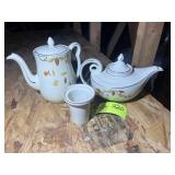 PAIR OF HALLS PITCHERS, COFFEE AND ALADDIN TEA POT