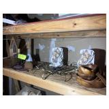 GROUP INCLUDING DECORATIVE ITEMS, LAMP, WOODEN BOS