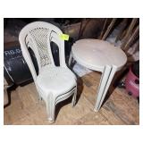 PLASTIC PATIO TABLE WITH 3 CHAIRS 28 IN DIAMETER