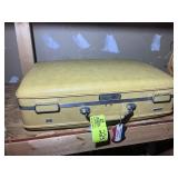 AMERICAN HARD SIDED SUITE CASE WITH BAGS