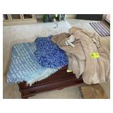 GROUP OF ELECTRIC HEATING BLANKETS AND THROWS