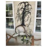 GROUP OF DECORATIVE ITEMS INCLUDING, LIZARDS, META