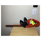 BLACK AND DECKER 18 IN ELECTRIC HEDGE TRIMMER