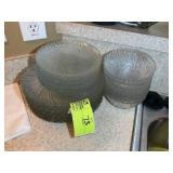 32 PCS OF GLASS DISHES, PLATES AND BOWLS
