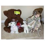 GROUP INCLUDING TEDDY BEARS AND DOLL
