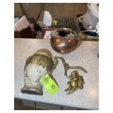 GROUP OF DECORATIVE ITEMS INCLUDING, COPPER COLORE