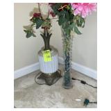 GROUP INCLUDING VINTAGE TABLE LAMP AND VASE WITH A