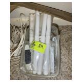 GROUP INCLUDING CLOSET ORGANIZATION ITEMS, HANGERS