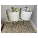 PAIR OF SMALL TABLE LAMPS, 20 IN TALL