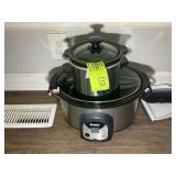 PAIR OF CROCK POTS, 1.5 QT AND KENMORE SLOW COOKER