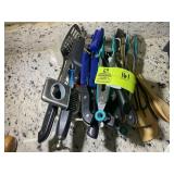 GROUP OF KNIVES AND KITCHEN UTENSILS