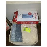 QUILT AND HEATING PAD