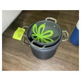 STOCK POT WITH STRAINER POT AND LID