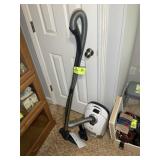 MIELE COMPACT C1 CANISTER VACUUM
