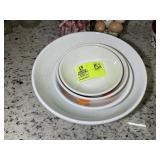 GROUP OF 4 SERVING BOWLS, 7 IN TO 13 IN DIAMETER