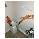 BLACK AND DECKER BATTERY POWERED BLOWER, STRING TR