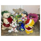 LARGE GROUP OF STUFFED ANIMALS AND KIDS TOYS