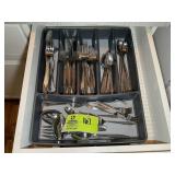 CONTENTS OF DRAWER INCLUDING MISC FLATWARE