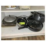 GROUP OF MISC POTS PANS AND LIDS