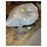 GROUP OF CHRISTMAS THEMED ITEMS, WREATH, ANGLE, TO