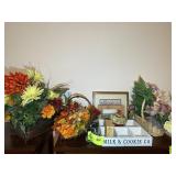GROUP OF DECORATIVE ITEMS, FLORAL ARRANGEMENTS, PI