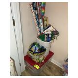 LARGE GROUP OF HOLIDAY GRIFT WRAPPING ITEMS, PAPER