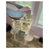 LARGE CAT HOUSE SCRATCHING STAND, 39 IN X 21 IN X