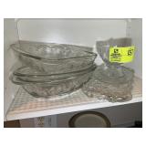 GROUP OF CLEAR GLASS SERVING DISHES, COVERED CASSE
