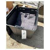 TOTE WITH MOVING BLANKETS