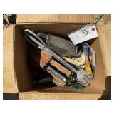 GROUP OF KITCHEN ITEMS, KNIFE BLOCK, ETC